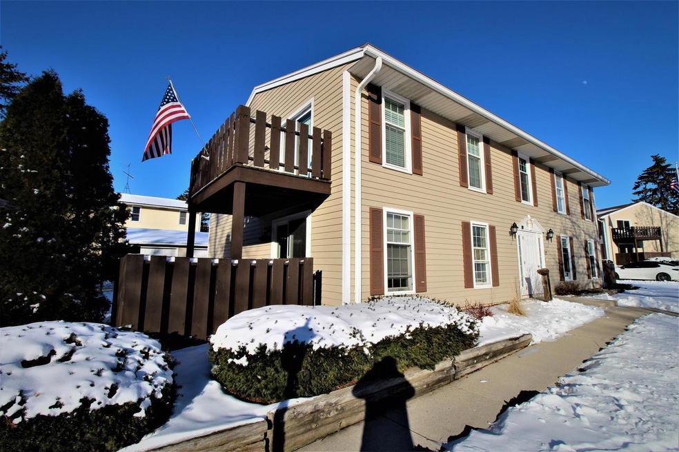 2528 Camelot Blvd unit A, Sheboygan, WI 53081 - photo 1