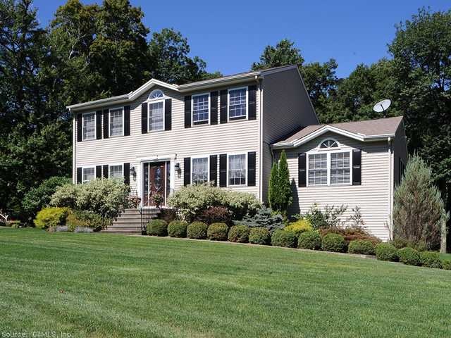 29 Coachlight Cir, Prospect, CT 06712 - photo 1