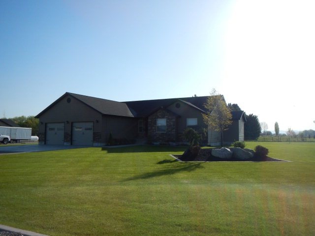 359 N 455 W, Blackfoot, ID 83221 - photo 1