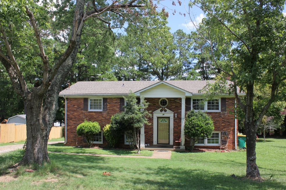 626 6th Ave South, Lewisburg 4 Bedrooms. 2 Baths 1750 Square Feet