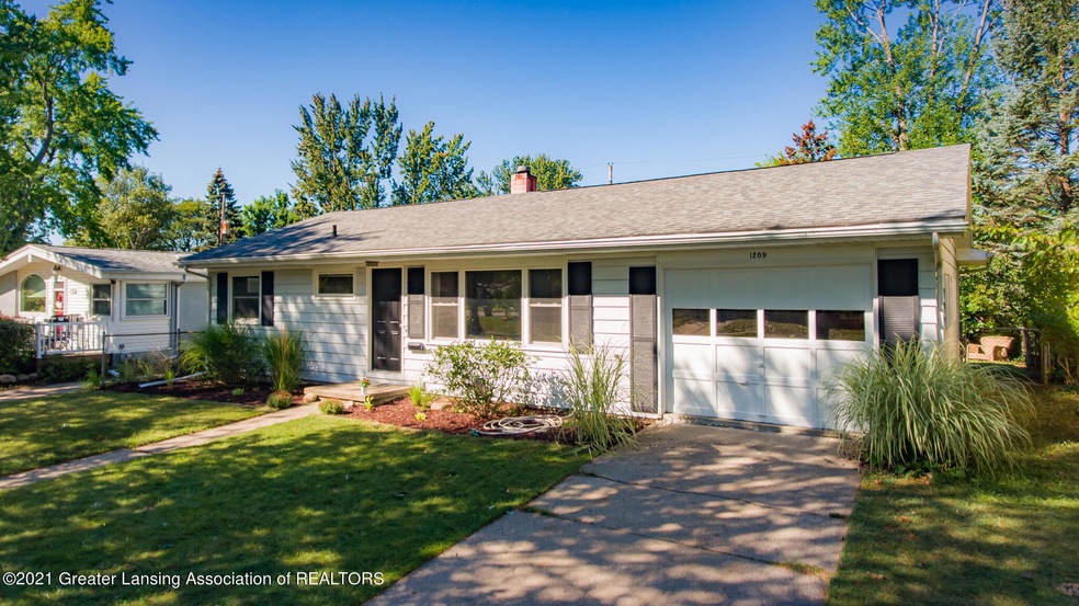 1209 N Magnolia