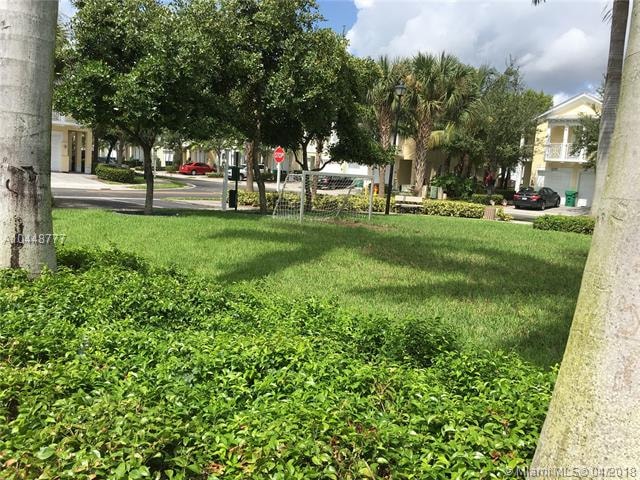 10788 NW 74th Ln, Doral, FL 33178 - photo 1