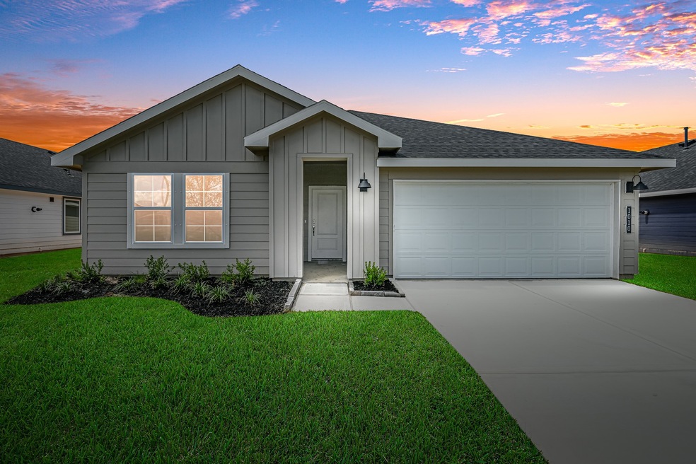 1010 Great Barracuda Ln, Alvin, TX 77511 - photo 1