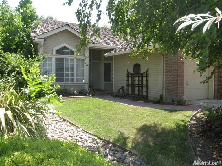 Nicely landscaped frnt yard w/Birch Trees, Shrubs,
