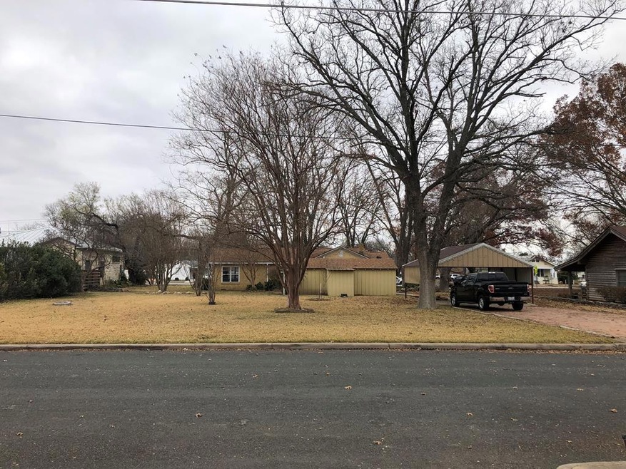 505 N Pecan St, Fredericksburg, TX 78624 - photo 1