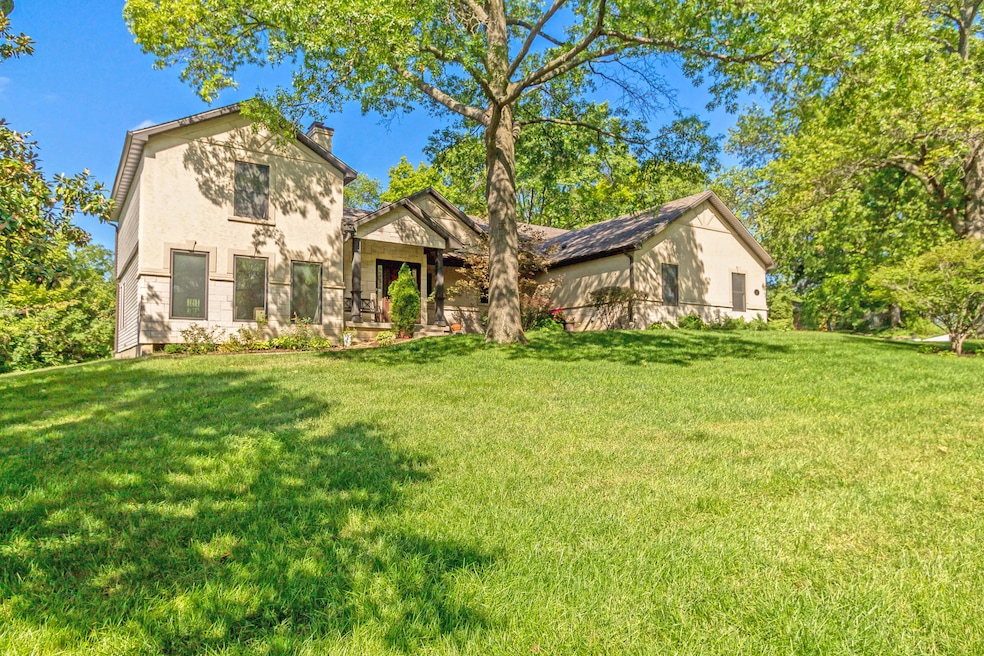 11 Bingham Rd, Columbia, MO 65203