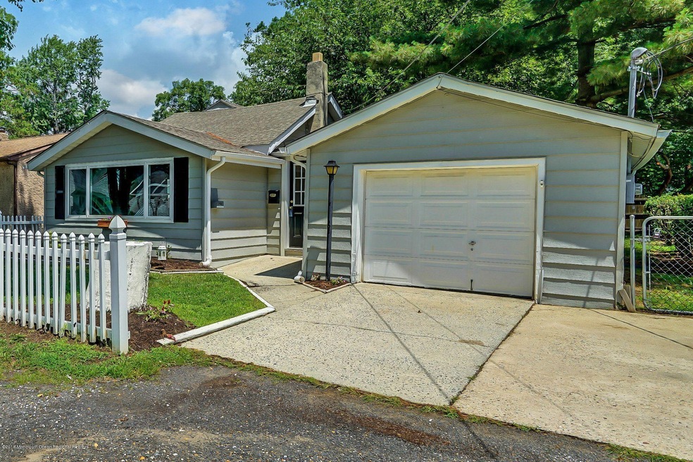Deep, Sprawling Ranch with Garage