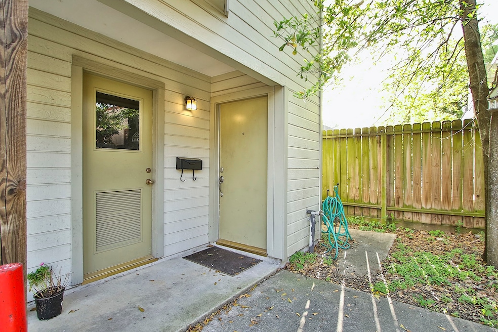 1817 Sul Ross St unit Grg Apt, Houston, TX 77098 - photo 1