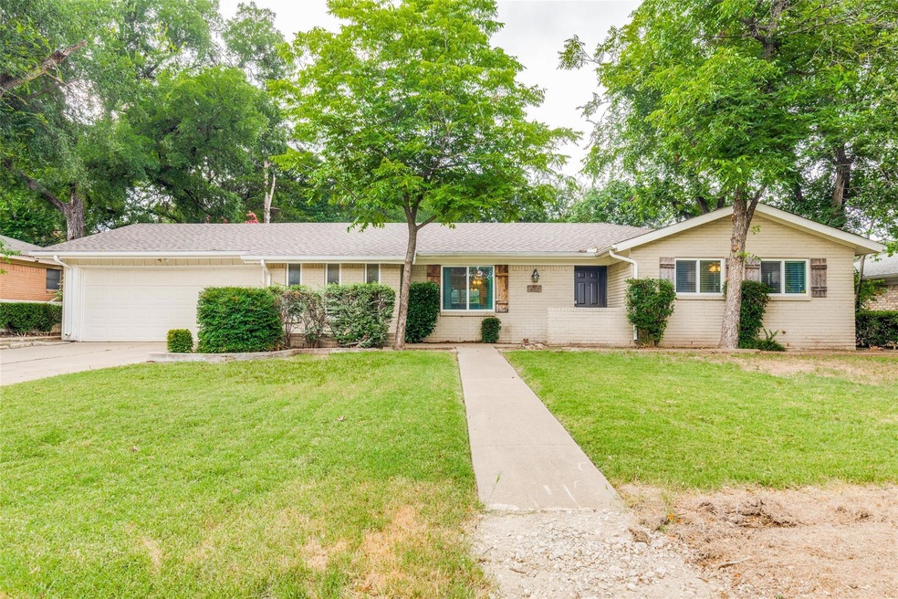 416 Arcadia St, Hurst, TX 76053 - photo 1