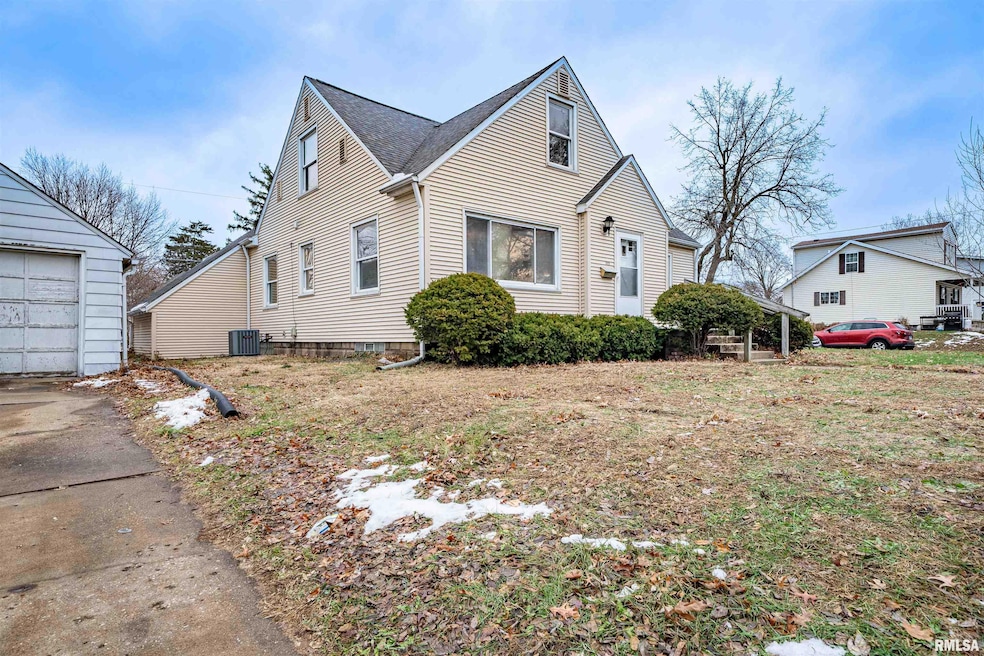 1227 State St, Pekin, IL 61554 - photo 1