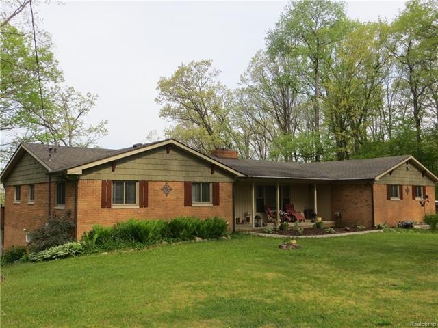 7095 Colonial Way, Howell, MI 48855 - photo 1