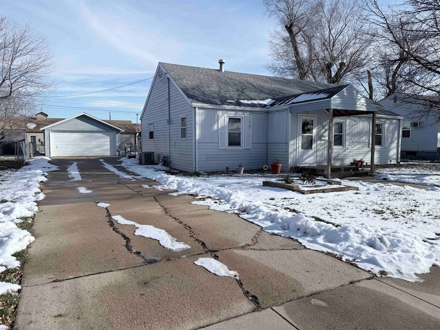 1665 40th Ave, Columbus, NE 68601 - photo 1