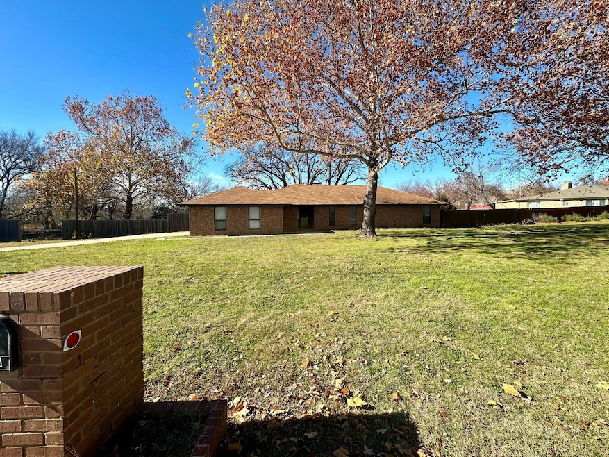 4815 Theresa Dr, Denison, TX 75020 - photo 1