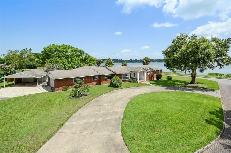 Magnificent corner lot with breathtaking lake view