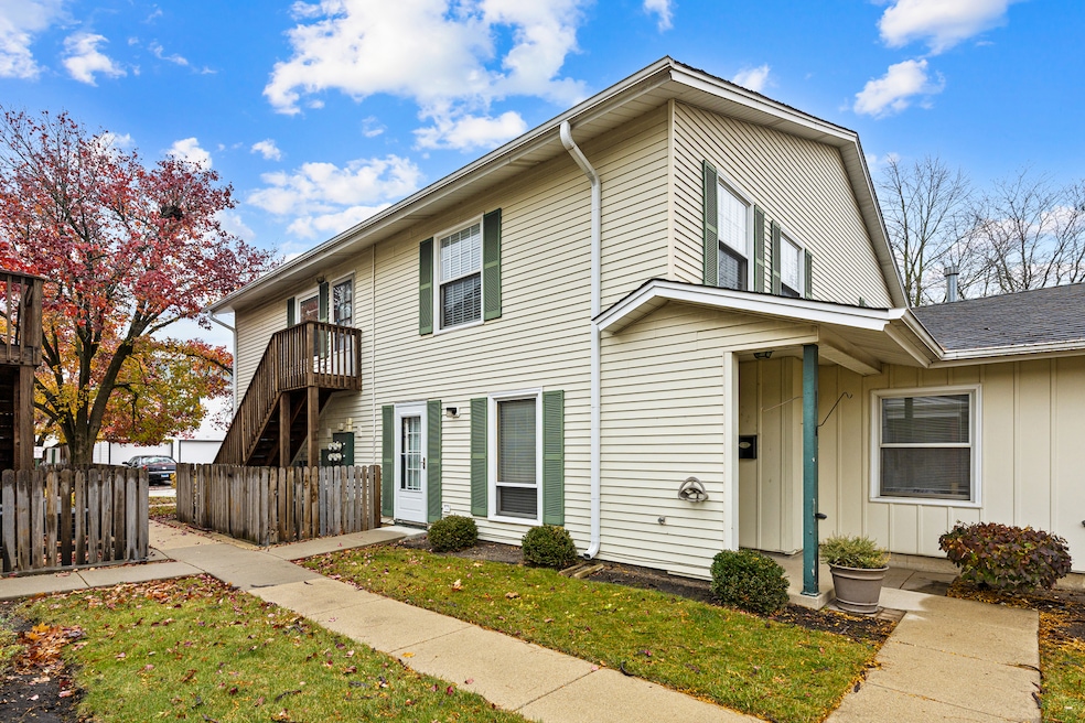 817 Wellington Ave unit U43, Elk Grove Village, IL 60007 - photo 1