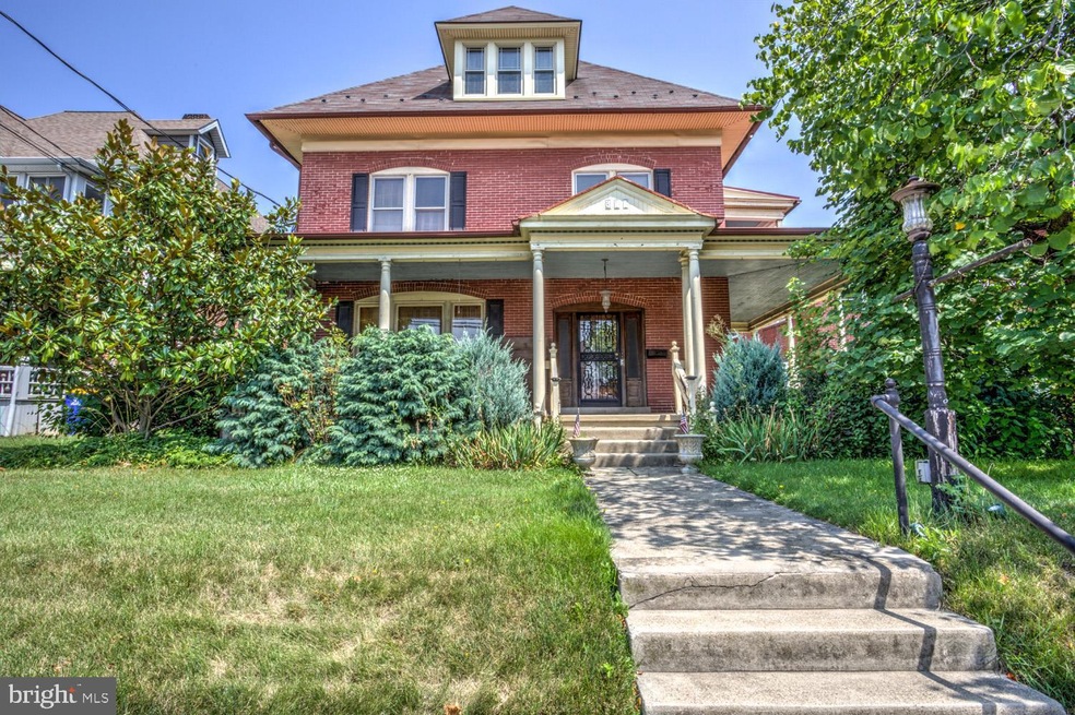 311 E Main St, New Holland, PA 17557 - photo 1