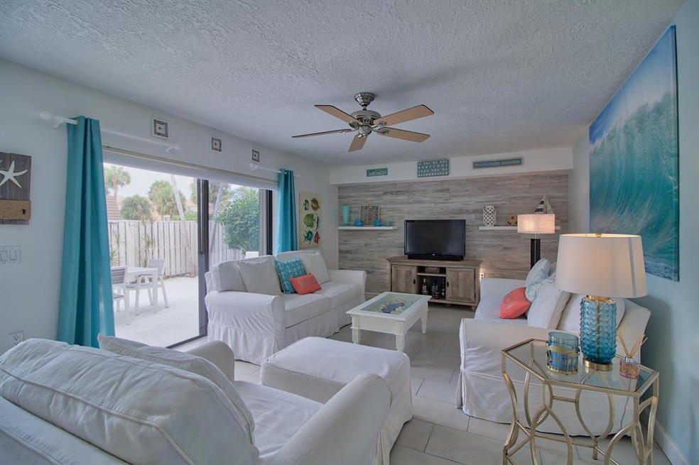 2017 20th Ct Living Room