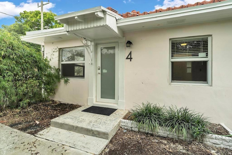 17 Ocean Breeze St unit 4, Lake Worth, FL 33460 - photo 1