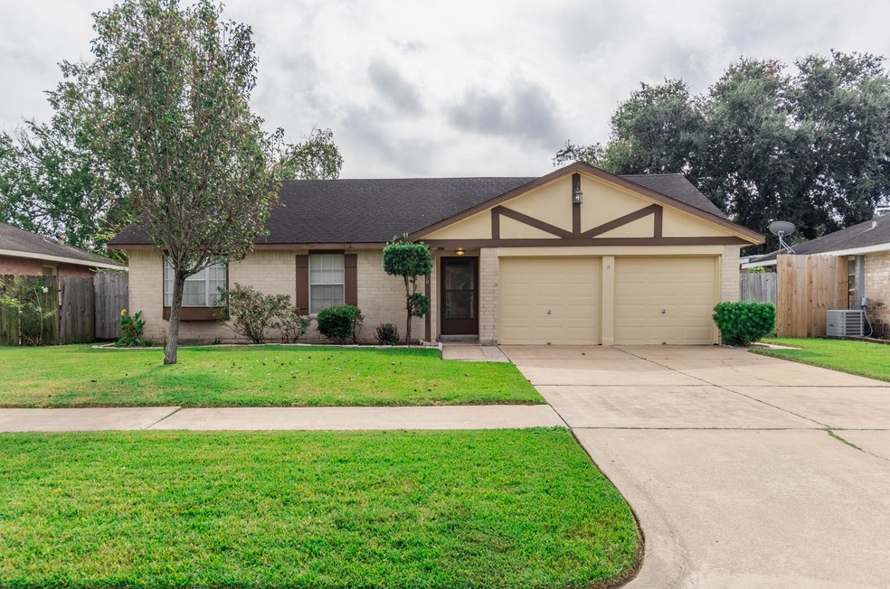 10610 Kirkglen Dr, Houston, TX 77089 - photo 1