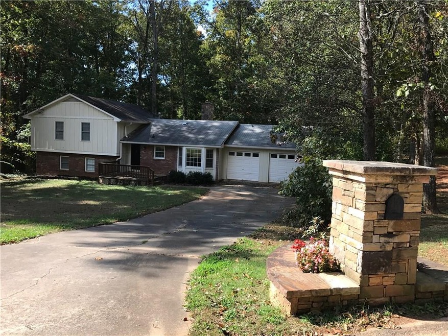 CHARMING HOME IN FERNWOOD! MOVE IN READY!