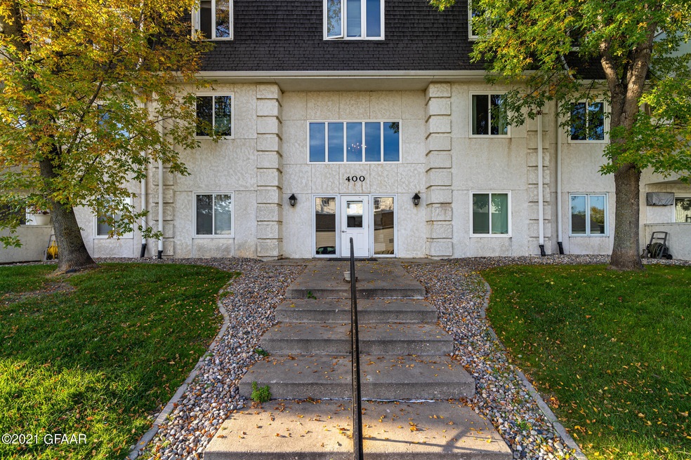815 Duke Dr unit 428, Grand Forks, ND 58201 - photo 1