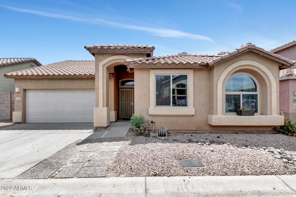 01_8931_E_Crescent_Ave__01_mls