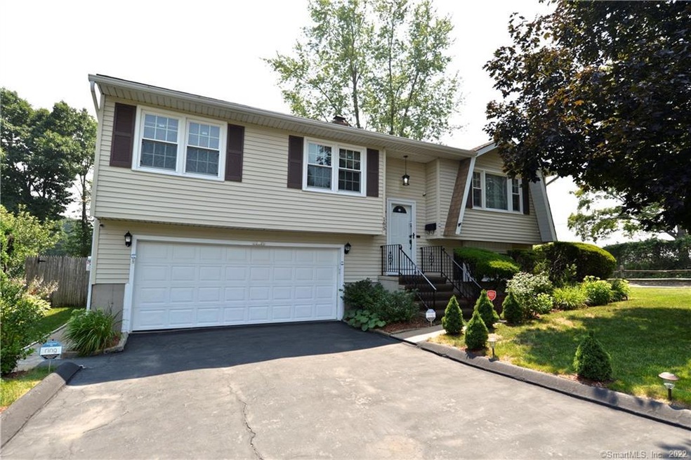 165 Carriage Dr, Waterbury, CT 06708 - photo 1