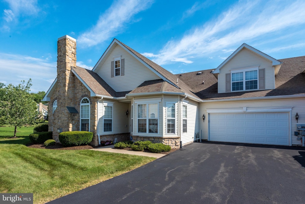 1045 Bordeaux Ln, Pennsburg, PA 18073 - photo 1