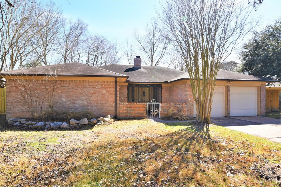 3907 Almington Ln, Houston, TX 77088 - photo 1