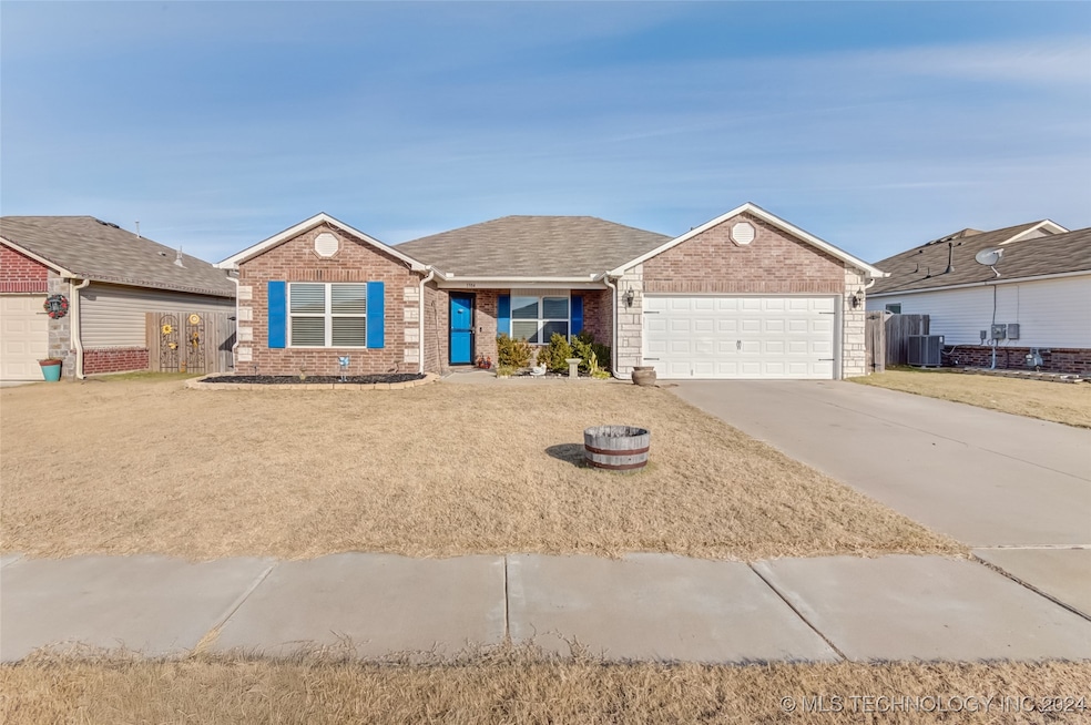 1304 E Toledo St, Broken Arrow, OK 74012 - photo 1