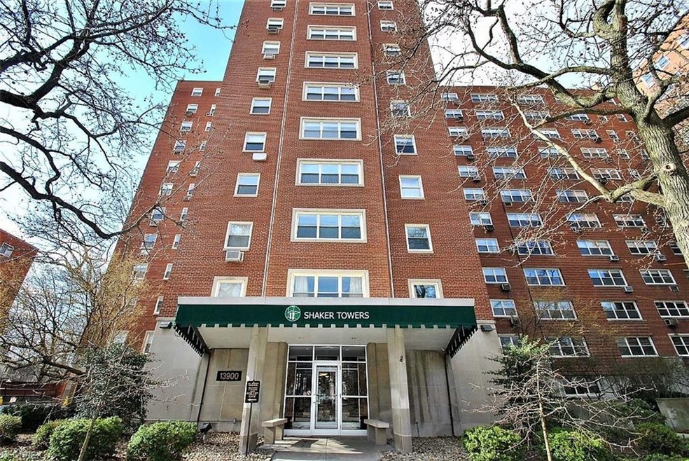 Bright 9th floor unit with views of Lake Erie!