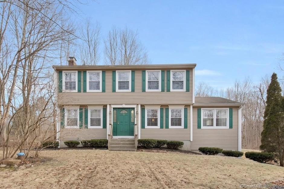 35 Satari Dr. Coventry is just a few mins to I-384