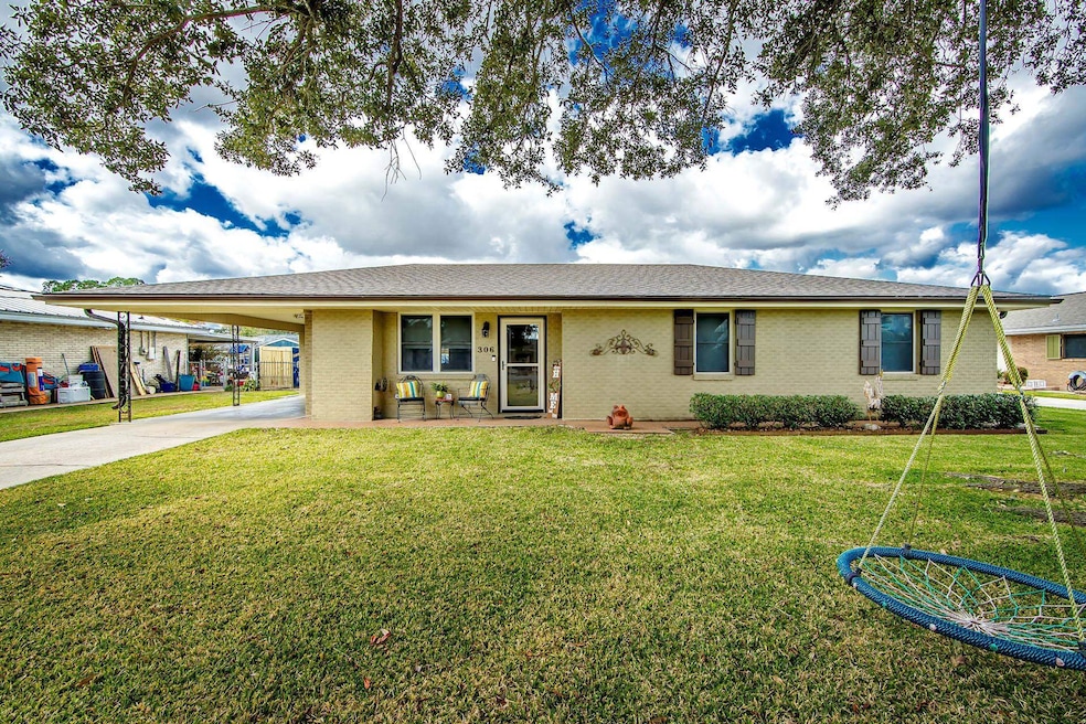 306 Saint Bernard St, Thibodaux, LA 70301 - photo 1