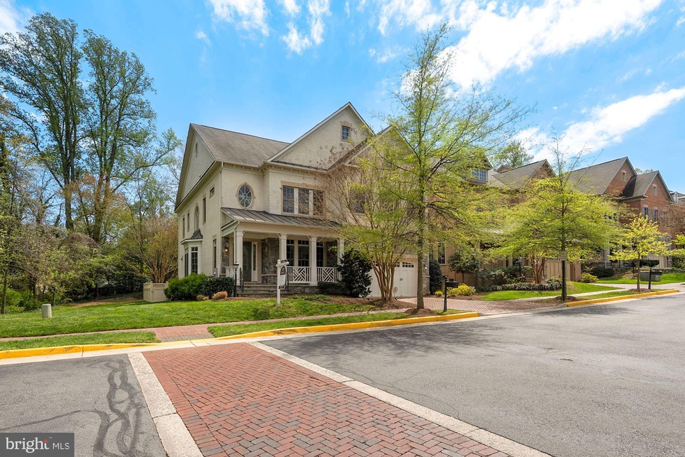 6811 Stockwell Manor Dr, Falls Church, VA 22043 - photo 1