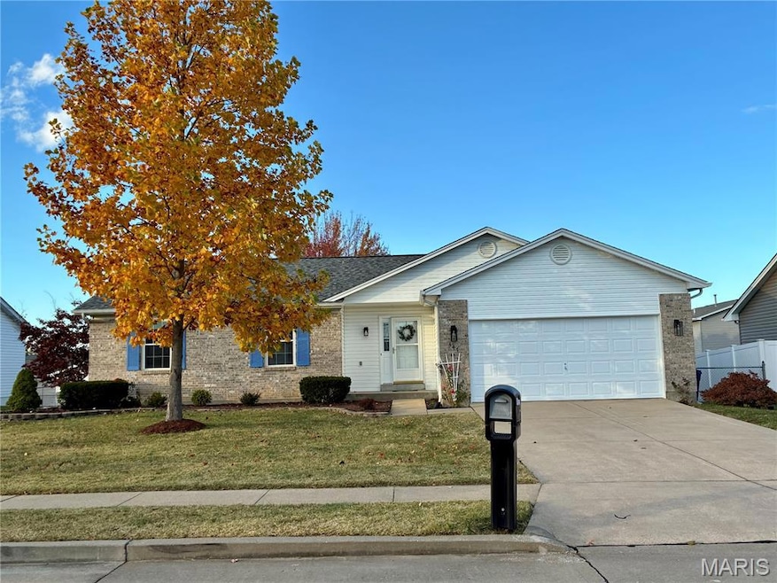 447 Briarwood Ln, Wentzville, MO 63385 - photo 1