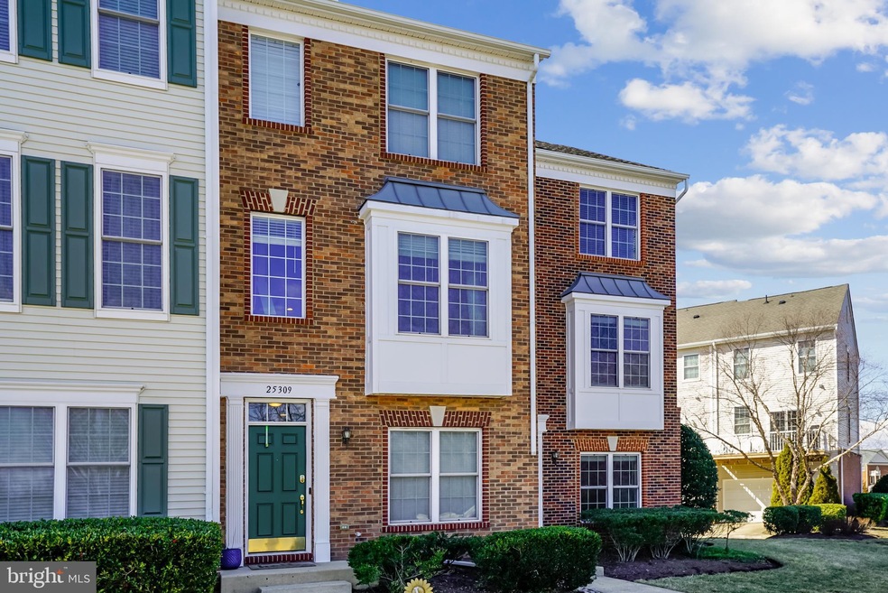 25309 Crossfield Dr, Chantilly, VA 20152 - photo 1