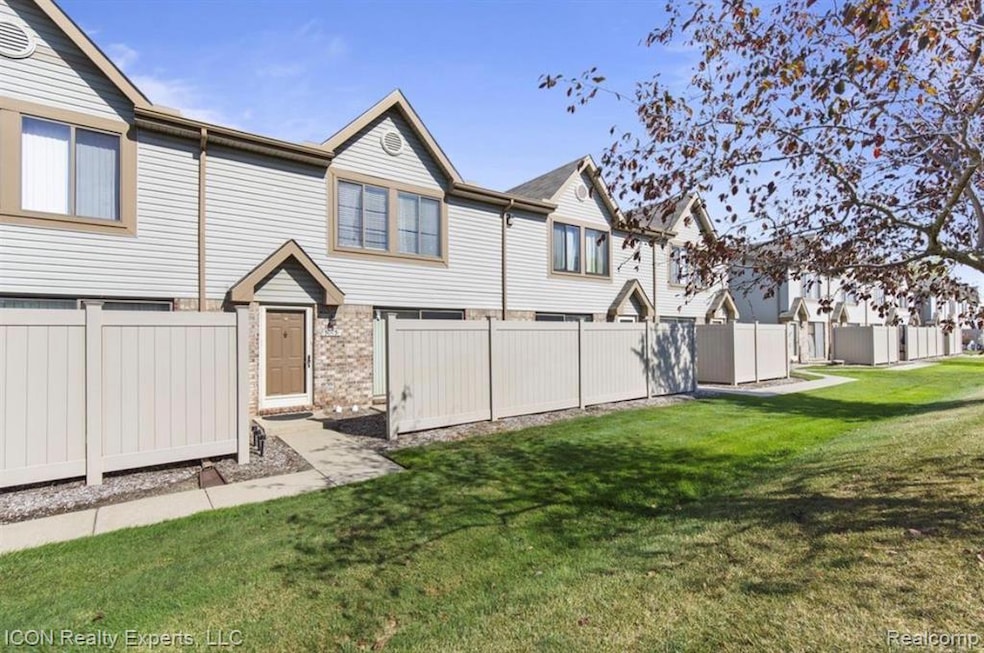 50451 Bay Run N, Chesterfield, MI 48047 - photo 1