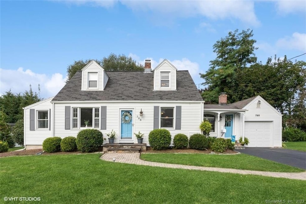 795 Chickadee Ln, Stratford, CT 06614 - photo 1