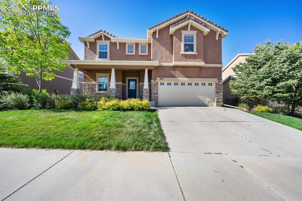 View of front of home featuring a front yard and a