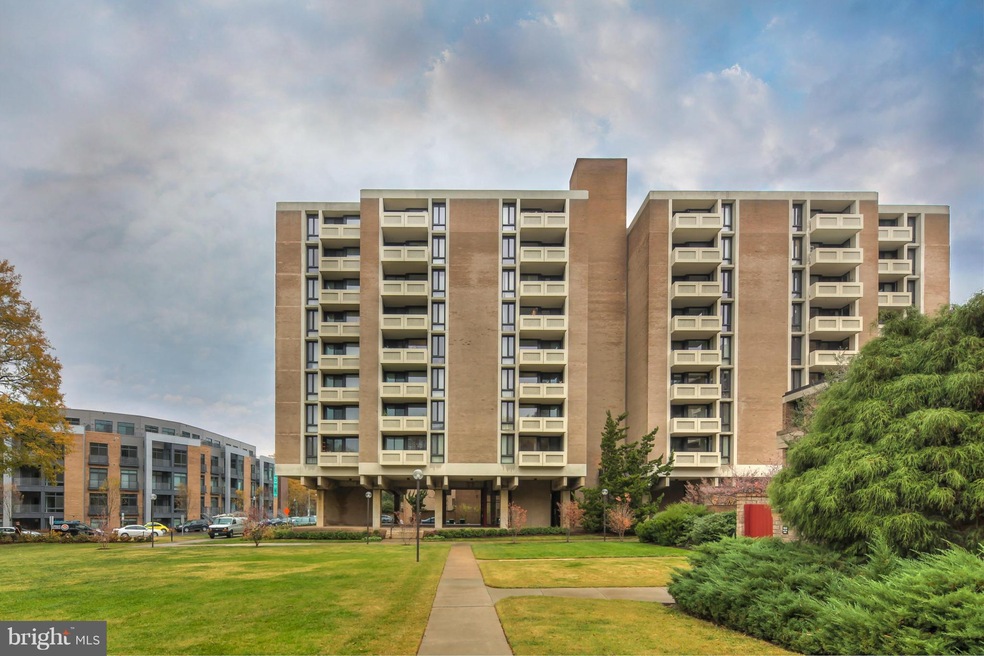 Tiber Island unit W500, Washington, DC 20024 - photo 1