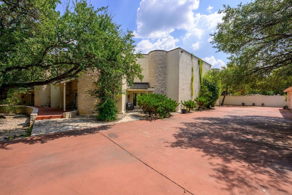1 Crystal Springs Ct unit G, the Hills, TX 78738 - photo 1