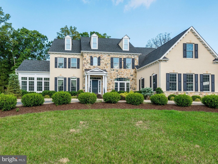 1667 Hunting Crest Way, Vienna, VA 22182 - photo 1