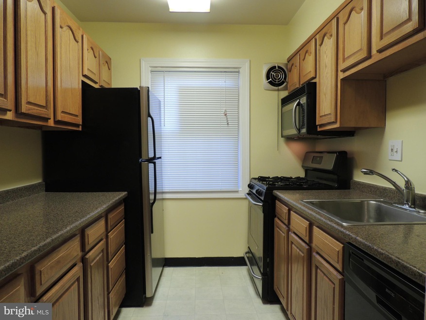 9463 Fairfax Blvd unit 101, Fairfax, VA 22031 - photo 1