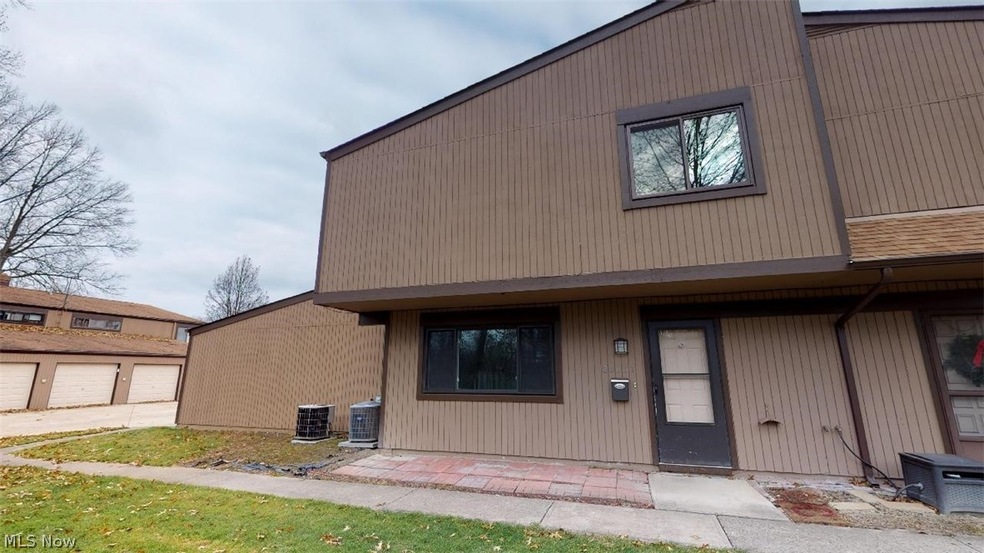 26661 Lake of the Falls Blvd unit 26661, Olmsted Falls, OH 44138 - photo 1