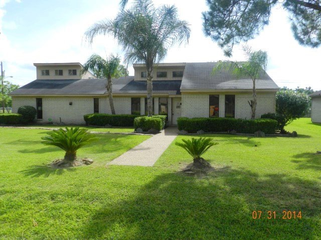 212 Ronald Ave, Bay City, TX 77414 - photo 1