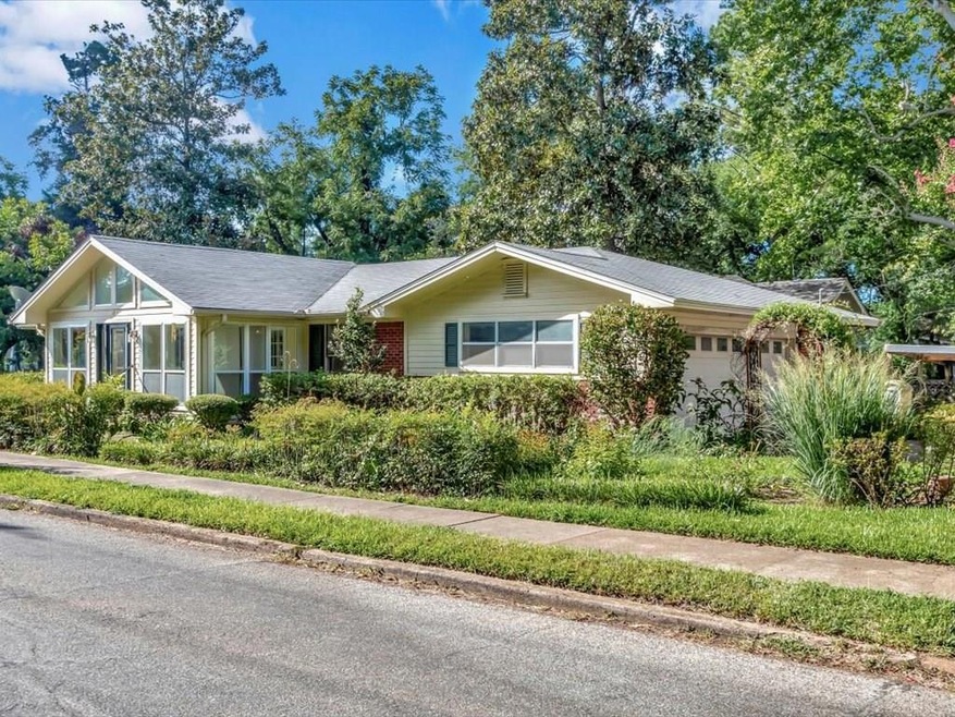 606 E Hospital St, Nacogdoches, TX 75961 - photo 1