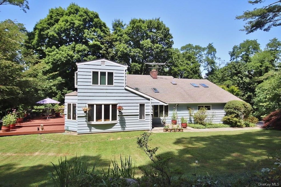 982 Long Hill Rd W, Briarcliff Manor, NY 10510 - photo 1