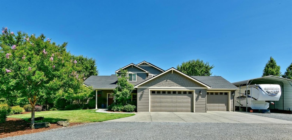 4223 Tami Ln, Central Point, OR 97502 - photo 1