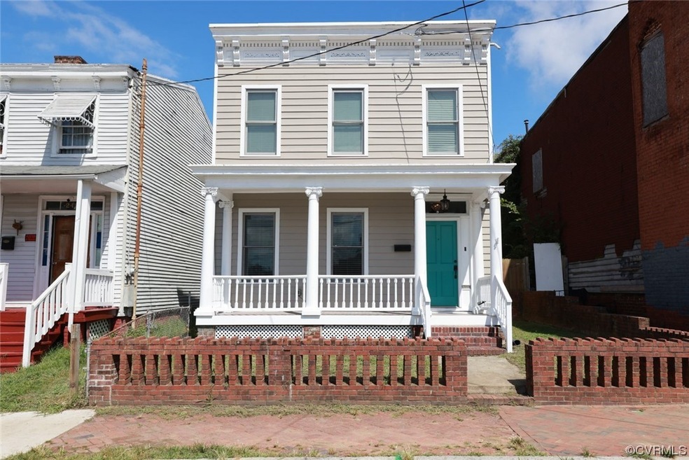 View of front of house featuring a porch