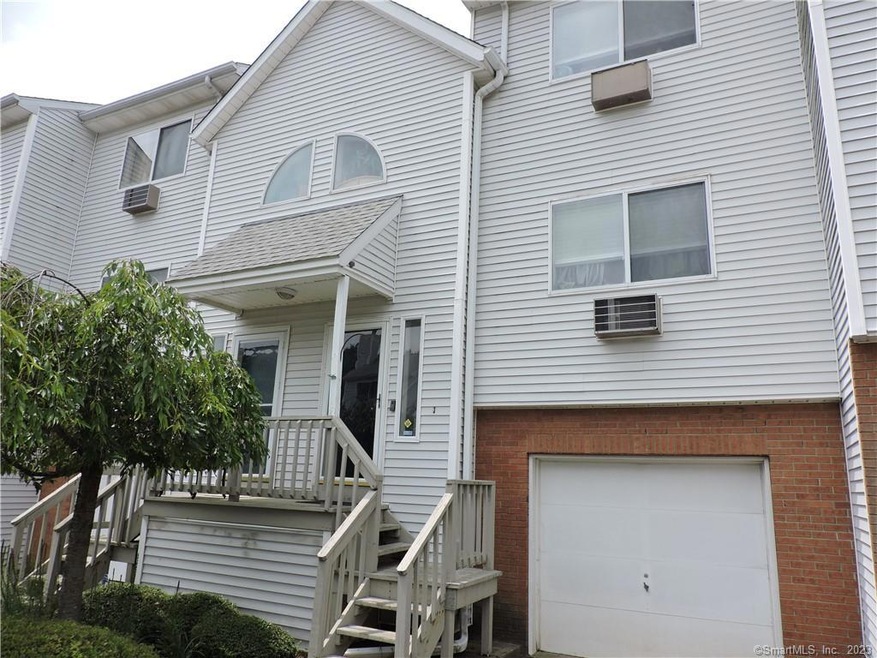 925 Oronoke Rd unit 13F, Waterbury, CT 06708 - photo 1